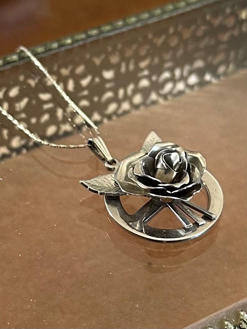 Vintage Midcentury Signed CORO Silver Tone 3 Dimensional Rose Pendant Necklace 18”