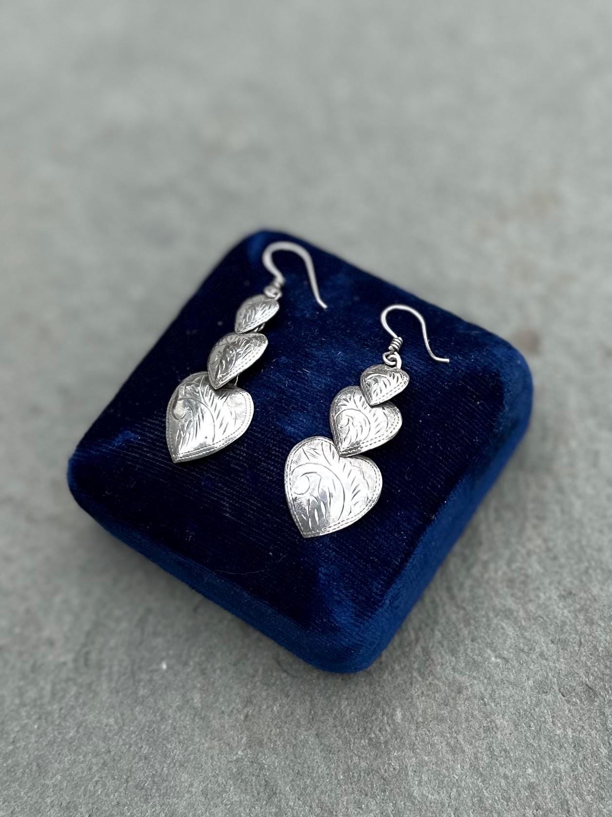 Vintage Sterling Silver Hand Engraved Three Graduated Hearts Dangle Drop Earrings
