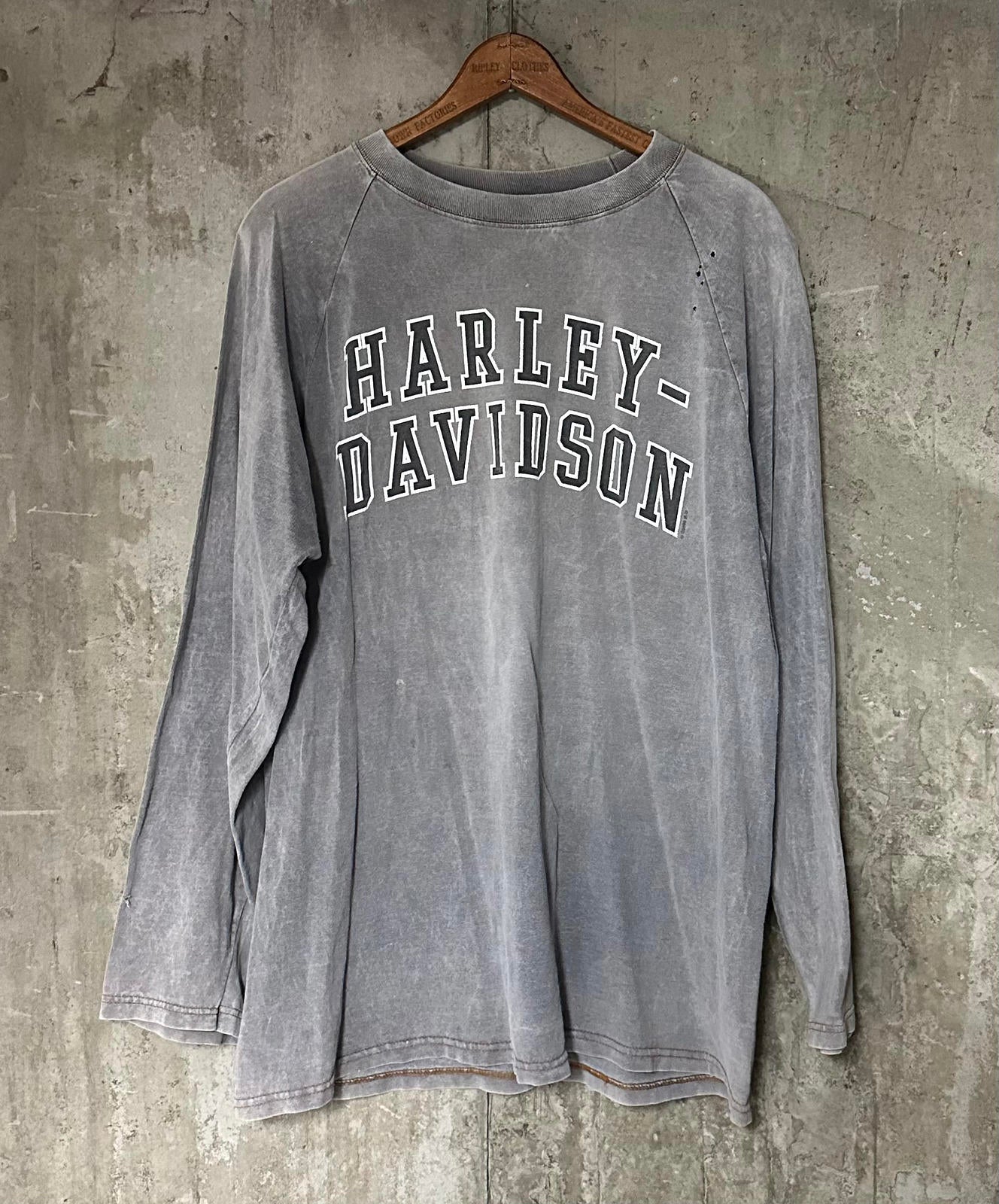 Y2K 2000 Harley Davidson Danbury CT Long Sleeve Faded Thrashed Shirt