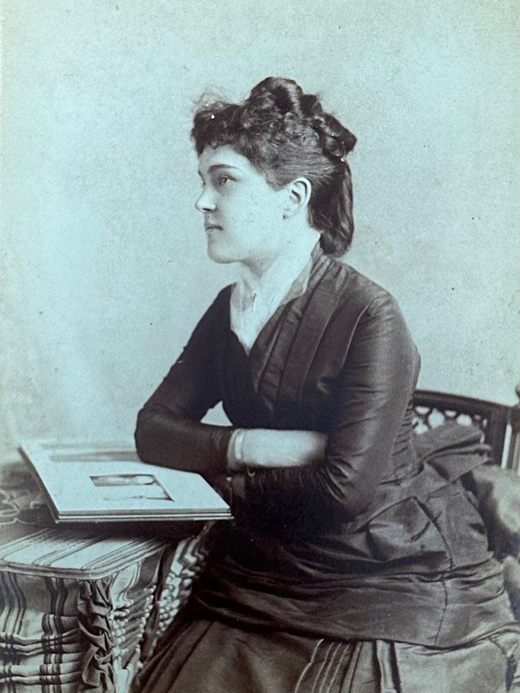Antique 1880s P.H. Rose Studio Providence Rhode Island Cabinet Card Portrait of Woman Conrad Building 6.5x4.25