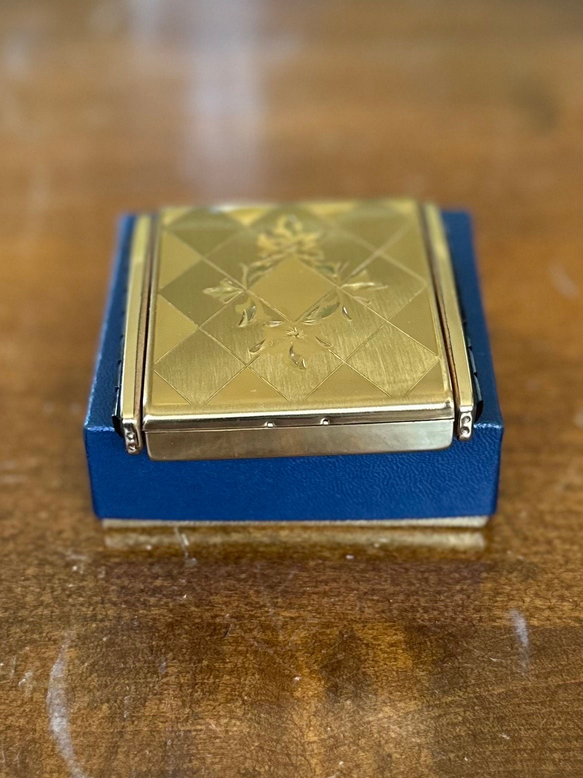 Vintage 1940s Marathon Klix Gold Tone Diamond Design Powder Mirror Compact w/ Box