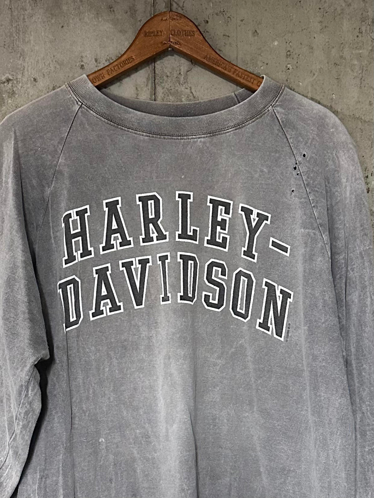 Y2K 2000 Harley Davidson Danbury CT Long Sleeve Faded Thrashed Shirt