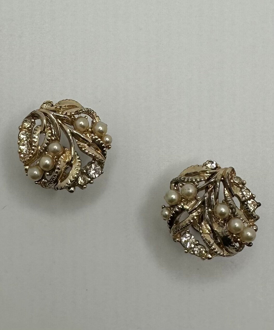 Sophisticated Vintage Faux Pearl, Rhinestone Gold Tone Screw-back Earrings